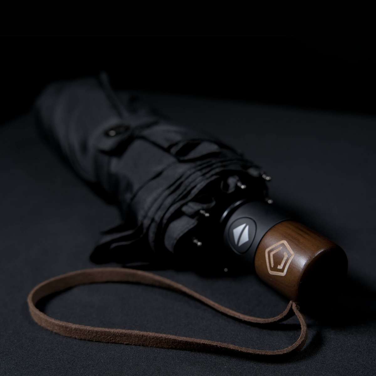 Pentagon NOAH Αντιανεμική Αυτόματη Ομπρέλα Βροχής Σπαστή Μαύρη K27002-01